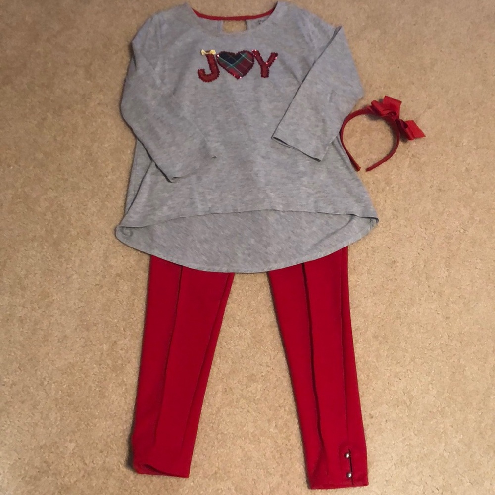 Crown and Ivy Holiday Outfit